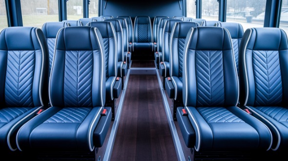 warwick 25 passenger minibus rental